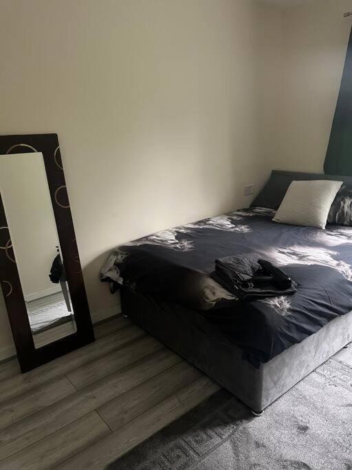 플럼스테드 Extra Large House In Woolwich 빌라 외부 사진